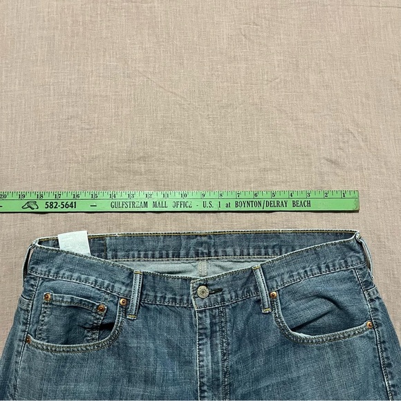 Vintage Levi's 569 Relaxed Fit Wide Leg  Blue Jeans Size 36 x 34 Y2K 90s 2000s - Picture 5 of 8